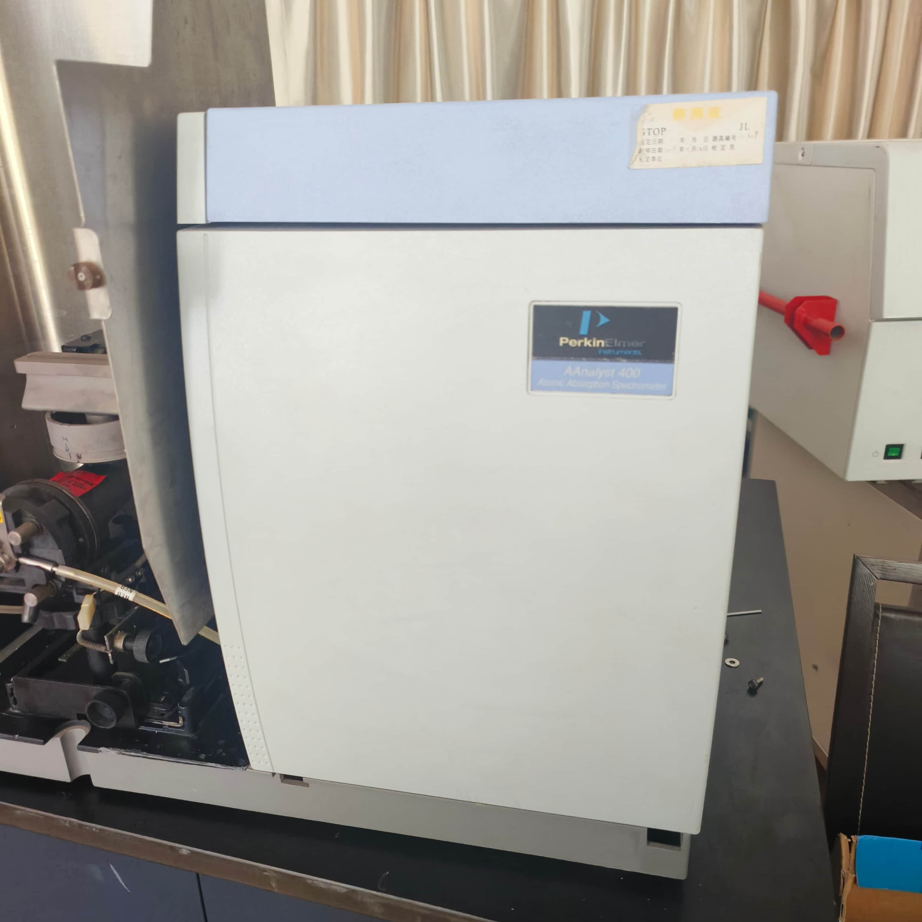 Used PerkinElmer AAnalyst 400 Atomic Absorption Spectrometer